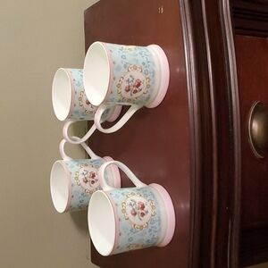 𝅺QUEEN'S Fine Bone China Cups Bed of Roses Set of 4 NWOT